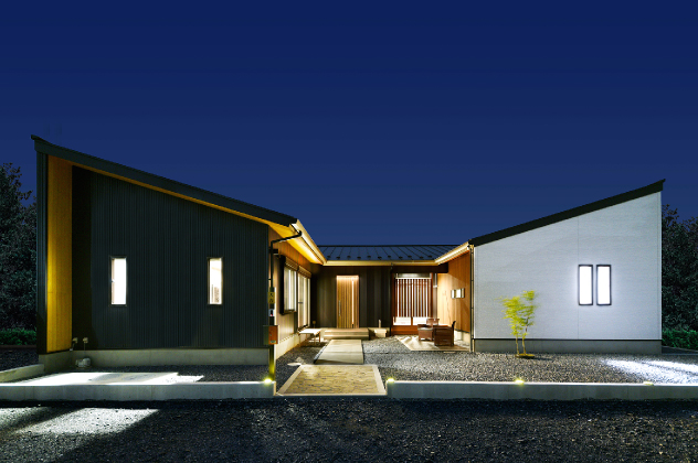 スタイリッシュな機能的デザイン住宅（茨城県筑西市のデザイナーズハウス）